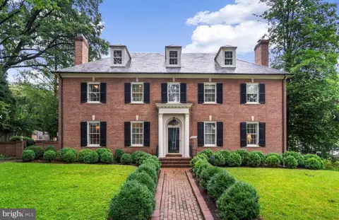 4920 Palisade Ln NW, Washington, DC 20016