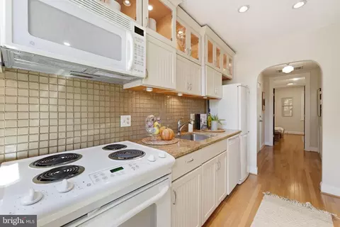 Kitchen - 1405 E Capitol St SE #3, Washington, DC 20003 photo 3 of 3