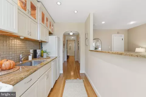 Entry Way - 1405 E Capitol St SE #3, Washington, DC 20003 photo 3 of 5