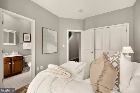 Bedroom - 914 4th St SE, Washington, DC 20003 photo 4 of 4