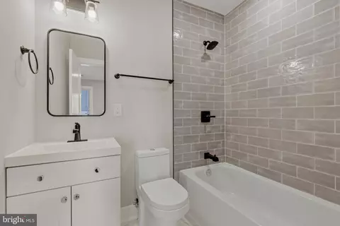 Bath - 1013 17th Pl NE #1, Washington, DC 20002 photo 2 of 3