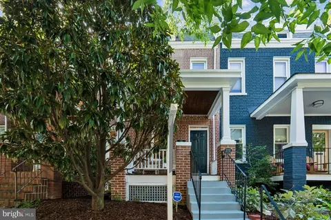 Exterior - 125 16th St SE, Washington, DC 20003 photo 2 of 9