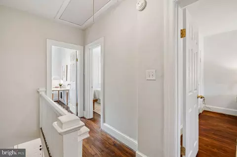 Entry Way - 125 16th St SE, Washington, DC 20003 photo 4 of 6