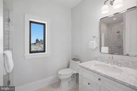 Bath - 626 A St NE, Washington, DC 20002 photo 7 of 8