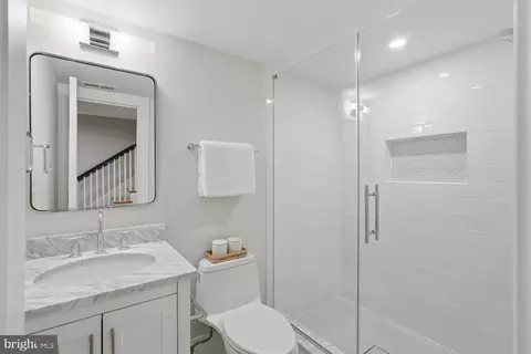 Bath - 626 A St NE, Washington, DC 20002 photo 8 of 8