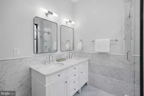 Bath - 626 A St NE, Washington, DC 20002 photo 5 of 8
