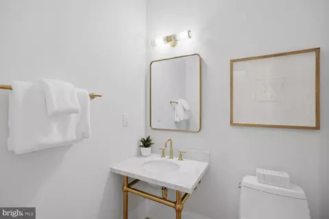 Bath - 626 A St NE, Washington, DC 20002 photo 1 of 8