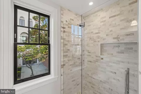 Bath - 626 A St NE, Washington, DC 20002 photo 3 of 8