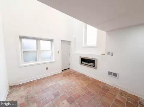 Living - 724 13th St NE, Washington, DC 20002 photo 2 of 4