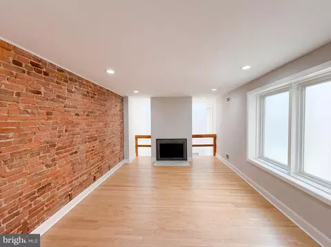 Living - 724 13th St NE, Washington, DC 20002 photo 4 of 4