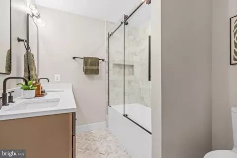 Bath - 1820 19th St NW #4, Washington, DC 20009 photo 3 of 4