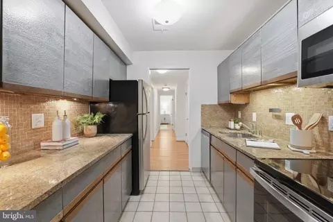 Kitchen - 2737 Devonshire Pl NW #26, Washington, DC 20008 photo 1 of 2
