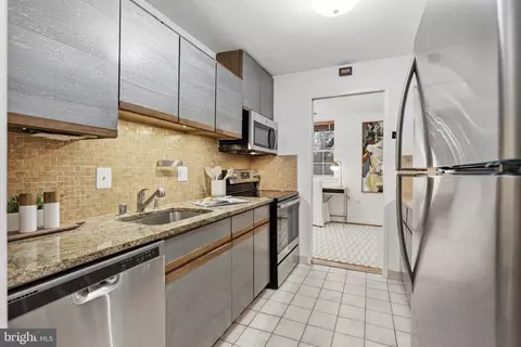 Kitchen - 2737 Devonshire Pl NW #26, Washington, DC 20008 photo 2 of 2
