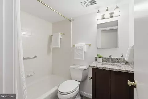 Bath - 2737 Devonshire Pl NW #26, Washington, DC 20008 photo 1 of 2