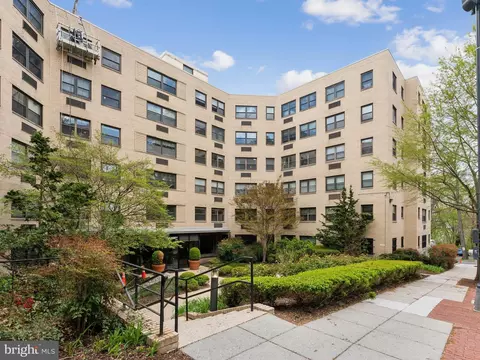 1801 Clydesdale Pl NW #201, Washington, DC 20009