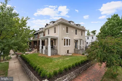 Exterior - 307 M St NE, Washington, DC 20002 photo 9 of 10