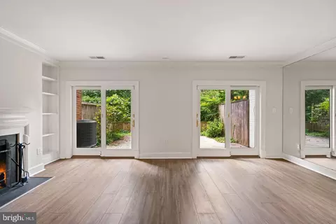 Living - 3231 Sutton Pl NW #D, Washington, DC 20016 photo 6 of 8