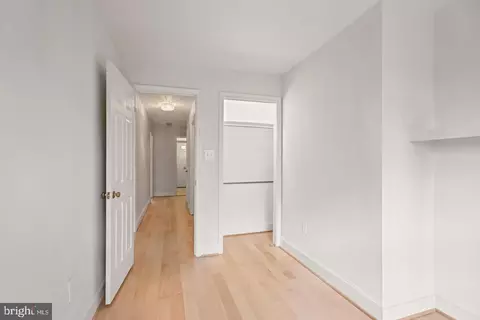 Entry Way - 3231 Sutton Pl NW #D, Washington, DC 20016 photo 3 of 3