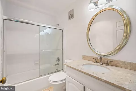 Bath - 3231 Sutton Pl NW #D, Washington, DC 20016 photo 2 of 5