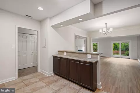 Entry Way - 3231 Sutton Pl NW #D, Washington, DC 20016 photo 2 of 3