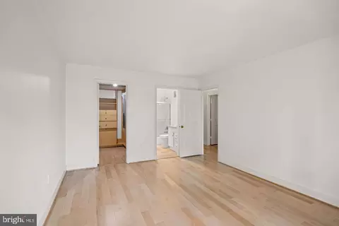 Bedroom - 3231 Sutton Pl NW #D, Washington, DC 20016 photo 3 of 7