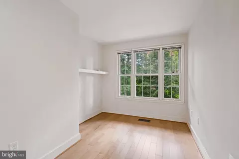 Bedroom - 3231 Sutton Pl NW #D, Washington, DC 20016 photo 6 of 7