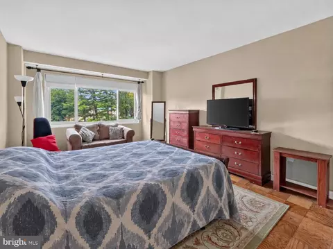 Bedroom - 4201 Cathedral Ave NW #820E, Washington, DC 20016 photo 2 of 3