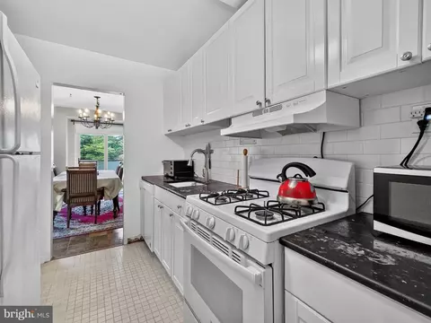 Kitchen - 4201 Cathedral Ave NW #820E, Washington, DC 20016 photo 1 of 2