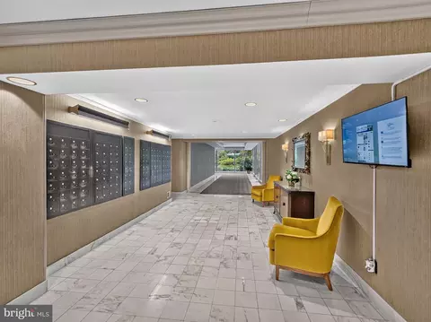 Entry Way - 4201 Cathedral Ave NW #820E, Washington, DC 20016 photo 1 of 3