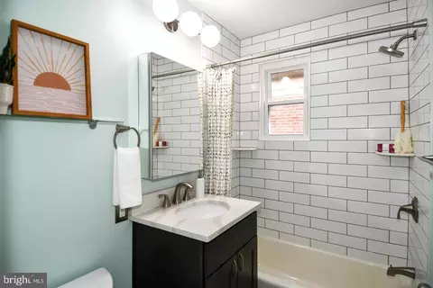 Bath - 1627 Massachusetts Ave SE #302, Washington, DC 20003 photo 1 of 2