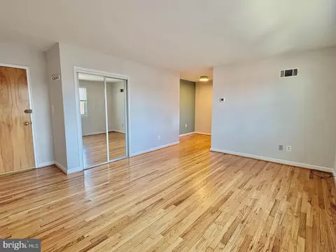 Living - 1627 Massachusetts Ave SE #302, Washington, DC 20003 photo 3 of 4