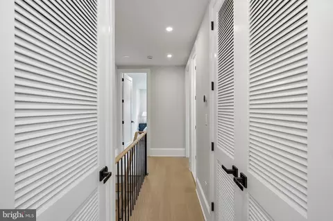 Entry Way - 905 11th St NE, Washington, DC 20002 photo 3 of 6