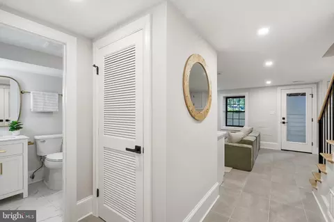 Entry Way - 905 11th St NE, Washington, DC 20002 photo 6 of 6