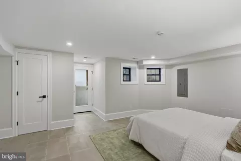 Bedroom - 905 11th St NE, Washington, DC 20002 photo 6 of 8