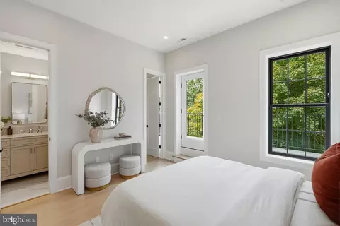 Bedroom - 905 11th St NE, Washington, DC 20002 photo 3 of 8
