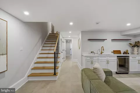 Entry Way - 905 11th St NE, Washington, DC 20002 photo 5 of 6
