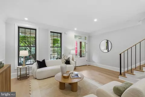 Living - 905 11th St NE, Washington, DC 20002 photo 1 of 2