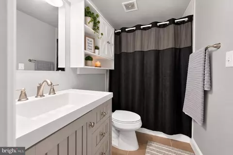 Bath - 2111 Rand Pl NE, Washington, DC 20002 photo 4 of 4