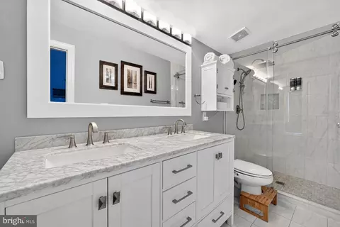 Bath - 2111 Rand Pl NE, Washington, DC 20002 photo 2 of 4