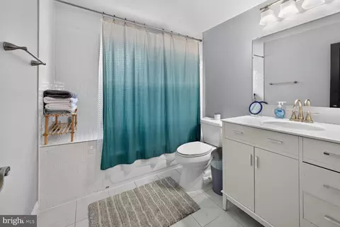 Bath - 2111 Rand Pl NE, Washington, DC 20002 photo 3 of 4