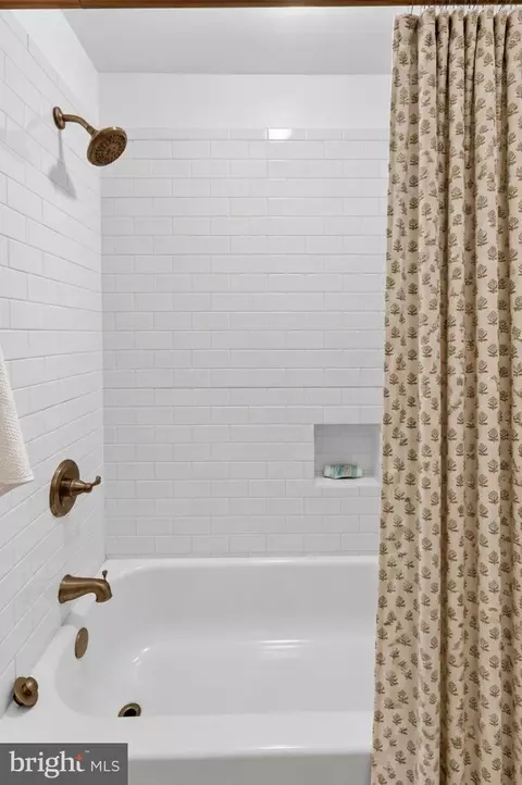 Bath - 251 8th St NE, Washington, DC 20002 photo 2 of 11