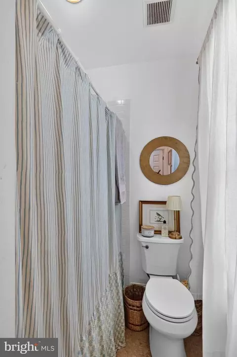 Bath - 251 8th St NE, Washington, DC 20002 photo 10 of 11