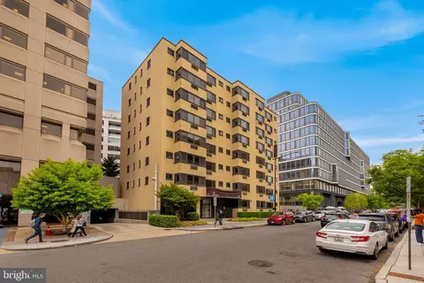 2141 I St NW #402, Washington, DC 20037