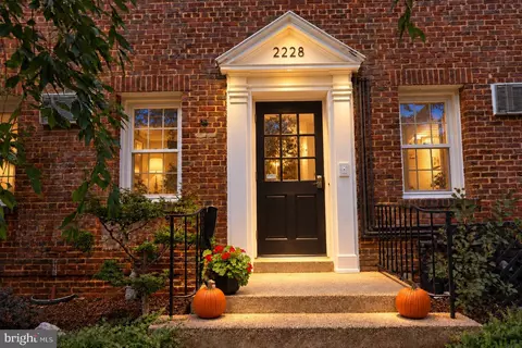 2228 40th St NW #2, Washington, DC 20007