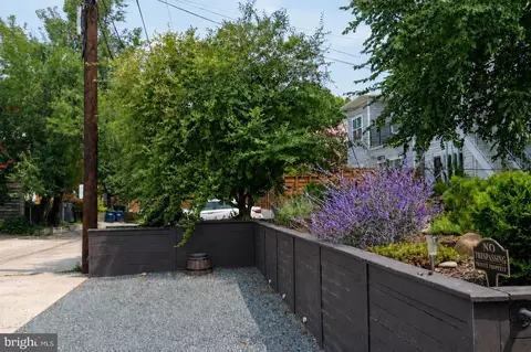 Exterior - 2228 40th St NW #2, Washington, DC 20007 photo 5 of 7