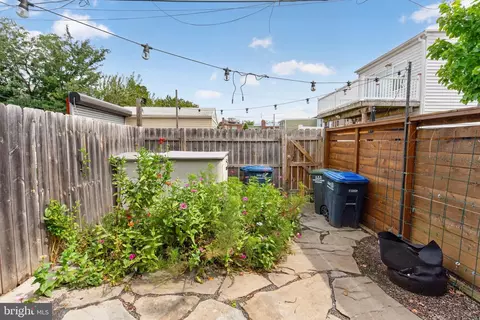 Exterior - 611 18th St NE, Washington, DC 20002 photo 3 of 4