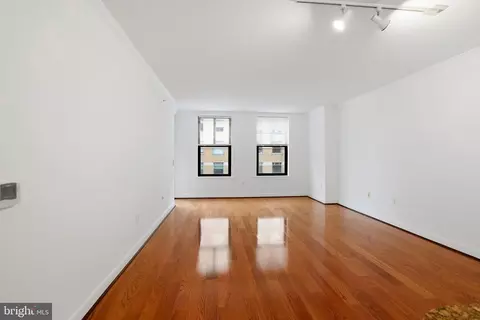 Living - 616 E Street St NW #721, Washington, DC 20004 photo 2 of 3