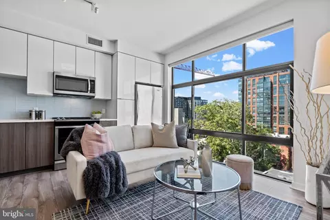 Living - 911 2nd St NE #505, Washington, DC 20001 photo 1 of 2