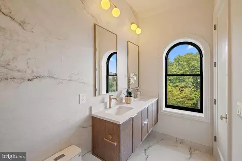 Bath - 505 Constitution Ave NE, Washington, DC 20002 photo 5 of 8