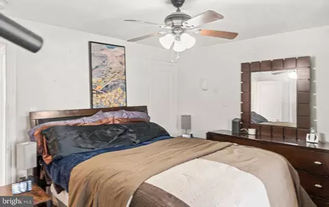 Bedroom - 430 19th St NE, Washington, DC 20002 photo 2 of 4